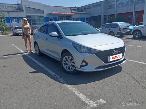 2021 Hyundai Solaris II Рестайлинг, серебристый, 1437000 рублей - вид 1
