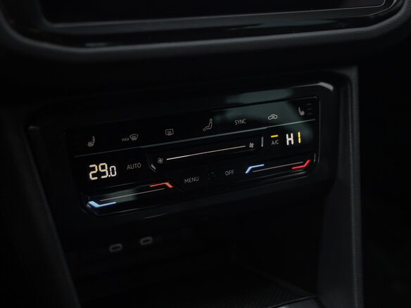 2021 Volkswagen Tiguan II Рестайлинг, чёрный - вид 19