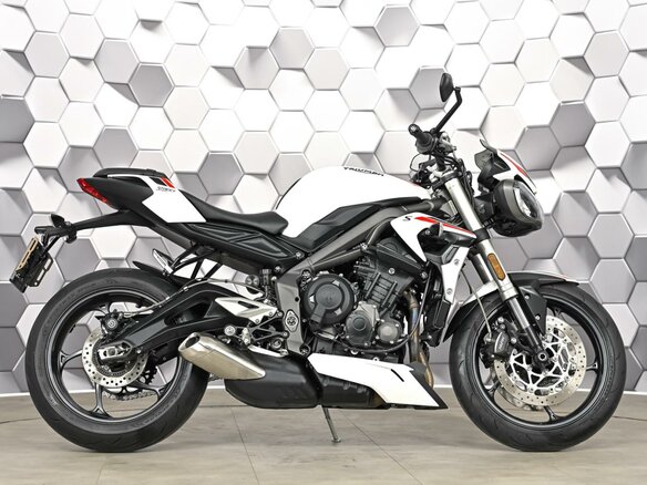 2021 Triumph Street Triple, белый, 727000 рублей