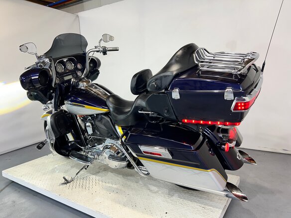 2012 Harley-Davidson Electra Glide, серебристый, 980000 рублей - вид 17