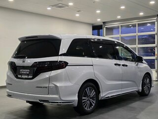 2017 Honda Odyssey V Рестайлинг, белый, 2400000 рублей, вид 5