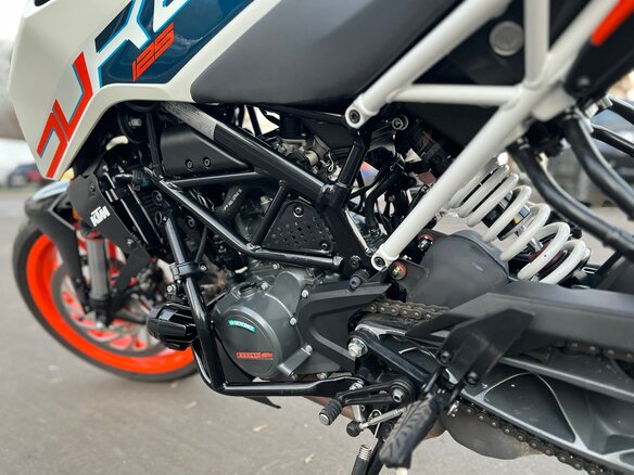2023 KTM 125 Duke, белый, 559999 рублей - вид 11