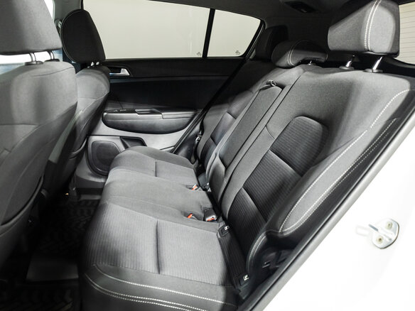 2018 Kia Sportage IV, белый, 1909700 рублей - вид 9