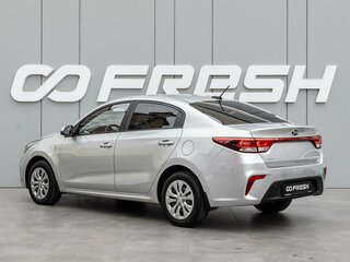 2019 Kia Rio IV, серебристый, 1390000 рублей, вид 2