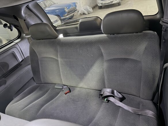 2005 Dodge Caravan 4-speed IV, белый - вид 3