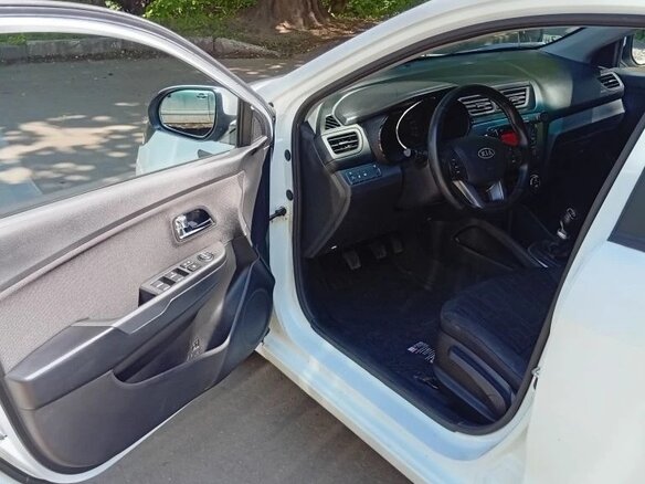 2012 Kia Rio 5-speed III, белый, 680000 рублей - вид 4