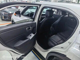 2023 Honda Vezel II, белый, 1740000 рублей, вид 4