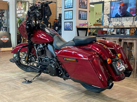2018 Harley-Davidson Street Glide Special, красный, 2350000 рублей, вид 4