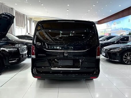 2024 Mercedes-Benz V-Класс Extra Long 300 экстра длинный III (W447) Рестайлинг 2, чёрный, 7770000 рублей, вид 4