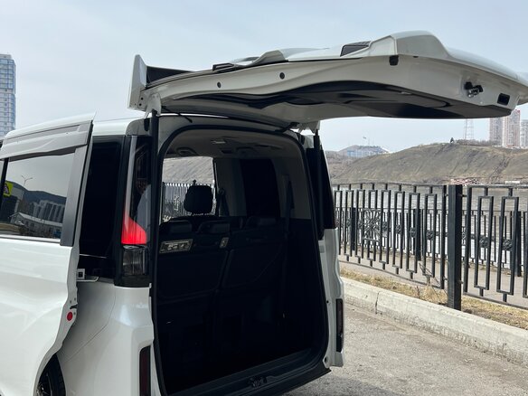 2018 Honda Stepwgn Spada V Рестайлинг, белый, 2365000 рублей - вид 13