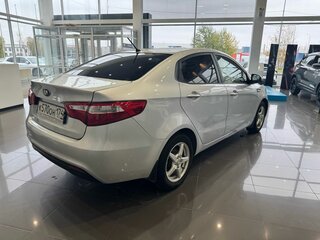 2013 Kia Rio III, серебристый, 895000 рублей, вид 4