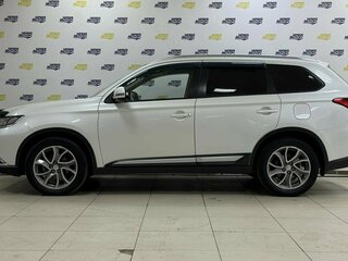 2017 Mitsubishi Outlander III Рестайлинг 2, белый, 1750000 рублей, вид 4