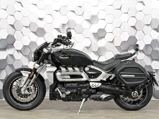 2022 Triumph Rocket III, чёрный, 1899000 рублей, вид 4