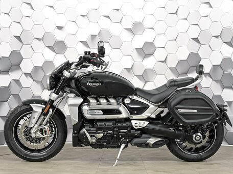 2022 Triumph Rocket III, чёрный, 1899000 рублей, вид 4