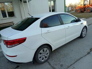 2016 Kia Rio III Рестайлинг, белый, 870000 рублей, вид 5