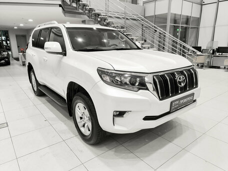 2021 Toyota Land Cruiser Prado 150 Series Рестайлинг 3, белый, 4800000 рублей, вид 3