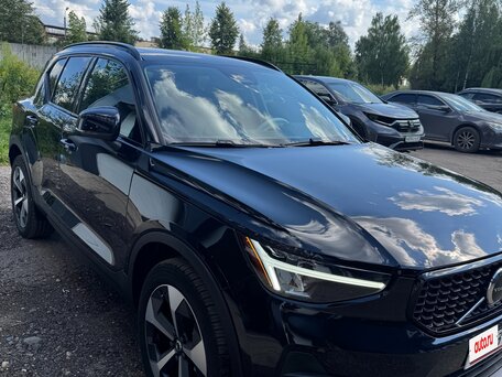 2023 Volvo XC40 I Рестайлинг, чёрный, 6700000 рублей, вид 1