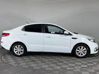 2015 Kia Rio III Рестайлинг, белый, 918000 рублей, вид 4