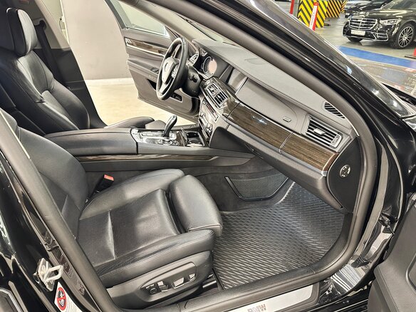 2012 BMW 7 серии Long 740Li xDrive V (F01/F02/F04) Рестайлинг, чёрный, 1550000 рублей - вид 8