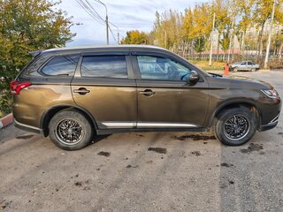 2015 Mitsubishi Outlander III Рестайлинг, коричневый, 1700000 рублей, вид 4