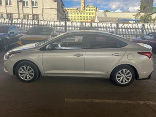 2018 Hyundai Solaris II, бежевый, 1150000 рублей, вид 4
