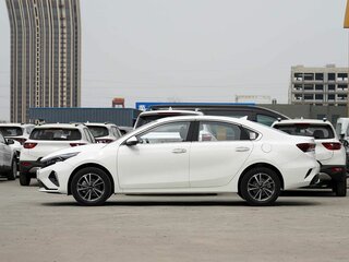 2026 Kia K3 II (China Market) Рестайлинг, белый, 2356000 рублей, вид 4