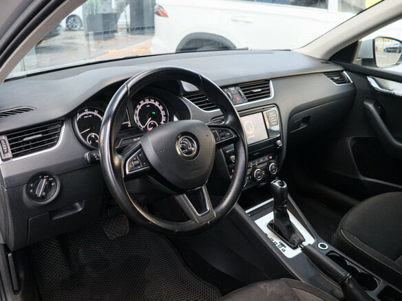 2018 Skoda Octavia III (A7) Рестайлинг, серый, 1890000 рублей - вид 10