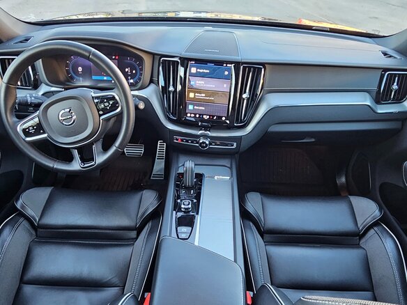 2021 Volvo XC60 II Рестайлинг, серый, 6200000 рублей - вид 6