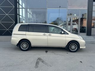 2011 Toyota ISis I Рестайлинг, бежевый, 1050000 рублей, вид 2