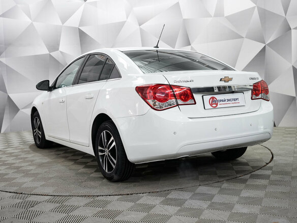 2012 Chevrolet Cruze I, белый, 650000 рублей - вид 2