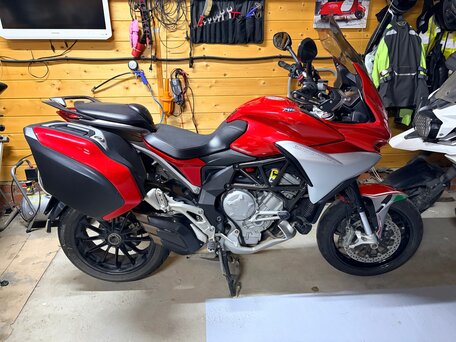 2015 MV Agusta Turismo Veloce 800, красный, 700000 рублей, вид 2