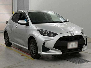 2022 Toyota Yaris IV, серебристый, 1088000 рублей, вид 5