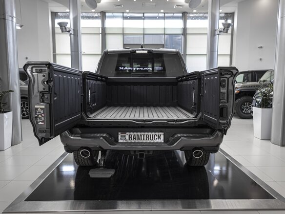 2026 Ram 1500 Crew Cab V Рестайлинг, серый, 11469084 рублей - вид 1