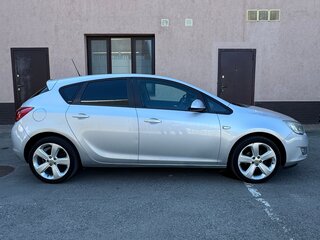 2010 Opel Astra J, серебристый, 530000 рублей, вид 4