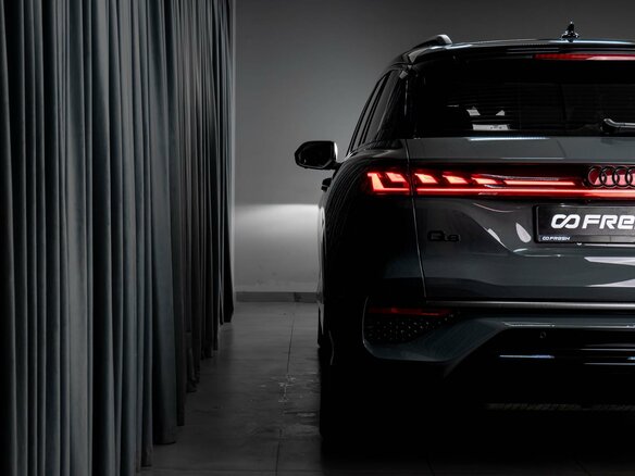 2023 Audi Q6 45 TFSI, серый, 7039000 рублей - вид 16