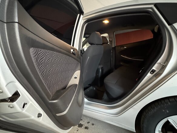 2013 Hyundai Solaris I, серебристый, 730000 рублей - вид 16