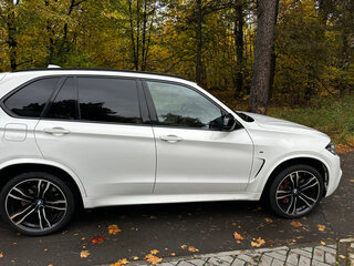 2018 BMW X5 M50d III (F15), белый, 6000000 рублей, вид 5