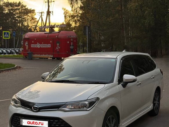 2016 Toyota Corolla Fielder XI (E160, E170, E180) Рестайлинг 1, белый, 1550000 рублей - вид 1