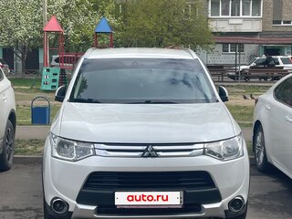 2014 Mitsubishi Outlander III Рестайлинг, белый, 1700000 рублей, вид 2