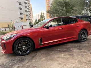 2018 Kia Stinger I, красный, 2000000 рублей, вид 4