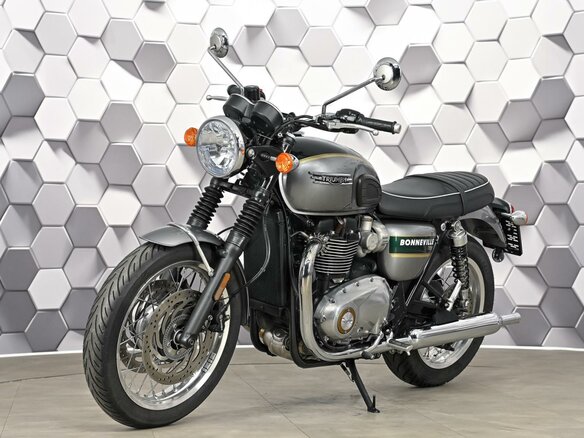 2022 Triumph Bonneville T120, зелёный, 947000 рублей - вид 1