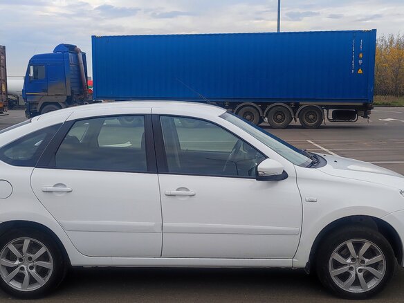 2015 Lada (ВАЗ) Granta I, белый, 400000 рублей - вид 6
