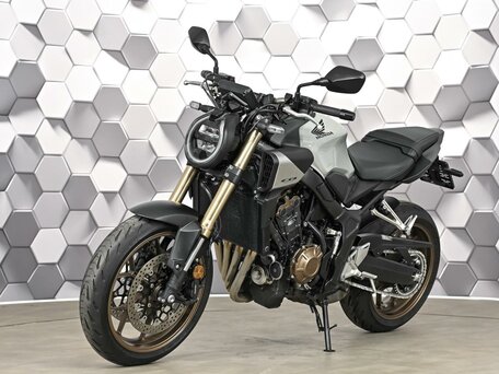 2025 Honda CB 650R, серый, 1099000 рублей, вид 2