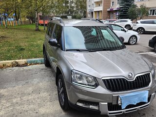 2017 Skoda Yeti I Рестайлинг, бежевый, 1800000 рублей, вид 2