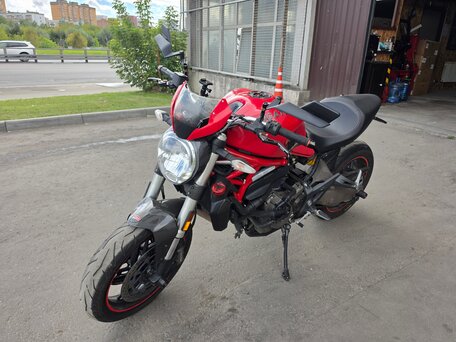 2015 Ducati Monster 821, красный, 525000 рублей, вид 2