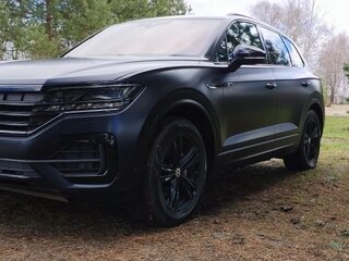 2022 Volkswagen Touareg III, чёрный, 7555000 рублей, вид 2