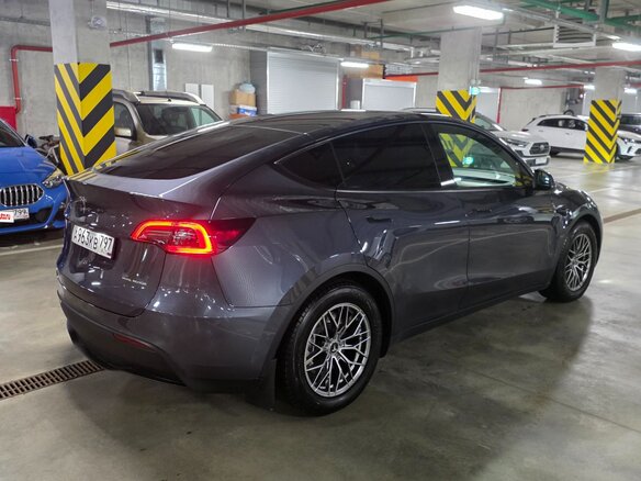 2021 Tesla Model Y Long Range Dual Motor I, серый - вид 8