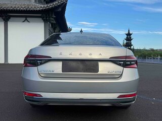 2022 Skoda Superb III Рестайлинг, серебристый, 2377700 рублей, вид 5