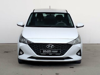 2022 Hyundai Solaris II Рестайлинг, белый, 1550000 рублей, вид 2