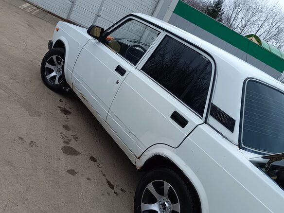 2011 Lada (ВАЗ) 2107, белый, 120000 рублей - вид 2